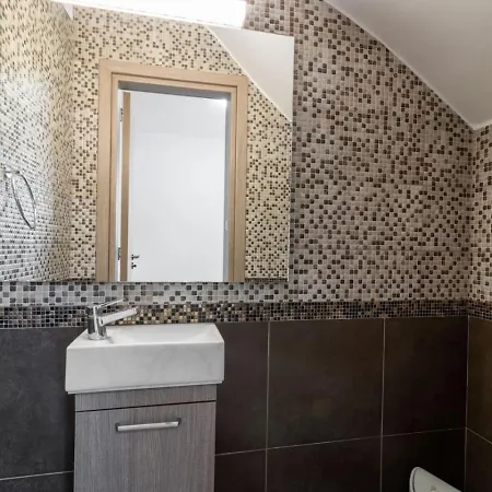 Townhouse Anita - Modern 2-br Coastal Retreat Near The Ferienhaus *