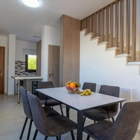 Townhouse Anita - Modern 2-br Coastal Retreat Near The Ferienhaus Peyia