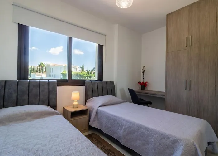 Townhouse Anita - Modern 2-br Coastal Retreat Near The Casa vacanze Peyia