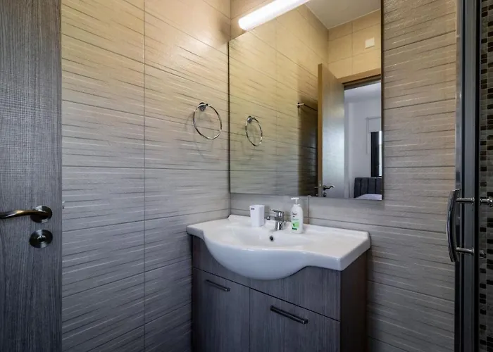 Townhouse Anita - Modern 2-br Coastal Retreat Near The