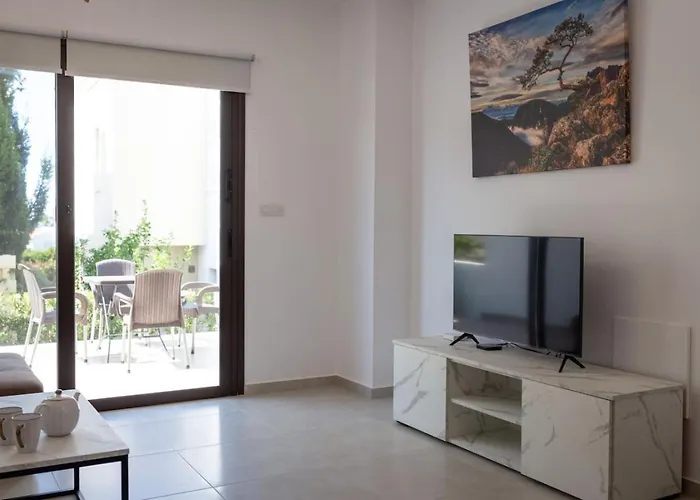 Townhouse Anita - Modern 2-br Coastal Retreat Near The * Peyia