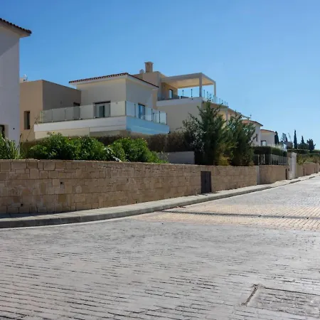 Σπίτι διακοπών Townhouse Anita - Modern 2-br Coastal Retreat Near The Πέγεια