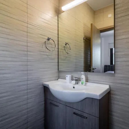 Townhouse Anita - Modern 2-br Coastal Retreat Near The