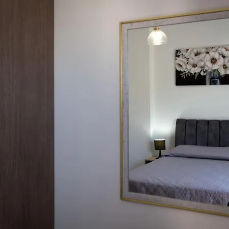 Townhouse Anita - Modern 2-br Coastal Retreat Near The Σπίτι διακοπών