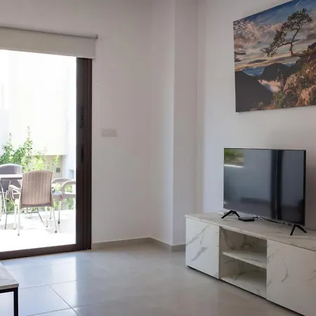Townhouse Anita - Modern 2-br Coastal Retreat Near The * Peyia